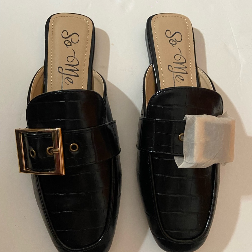 NEW!! Mules with gold buckle croc-embossed Size: 5.5
